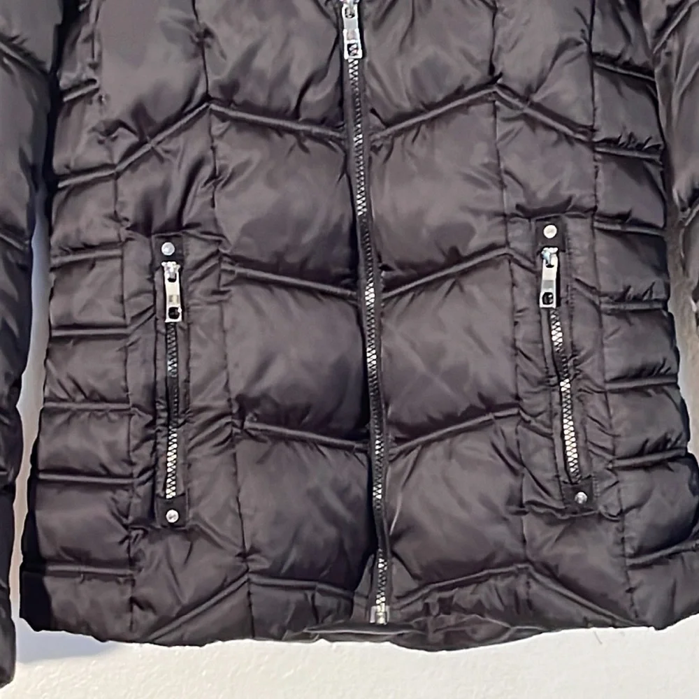 Nautica Black Puffer Jacket, Water Resistant, Size Medium, Like New - Picture 4 of 14